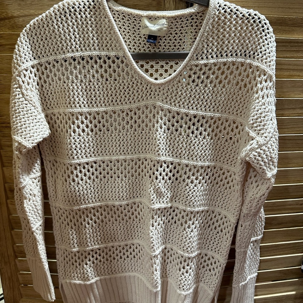 Universal Thread Cream V-Neck Sweater